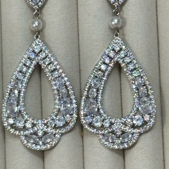 Sparkling Silver Tone Teardrop Dangle Earrings wedding PAGENT Elegant 3134 B - Picture 8 of 12